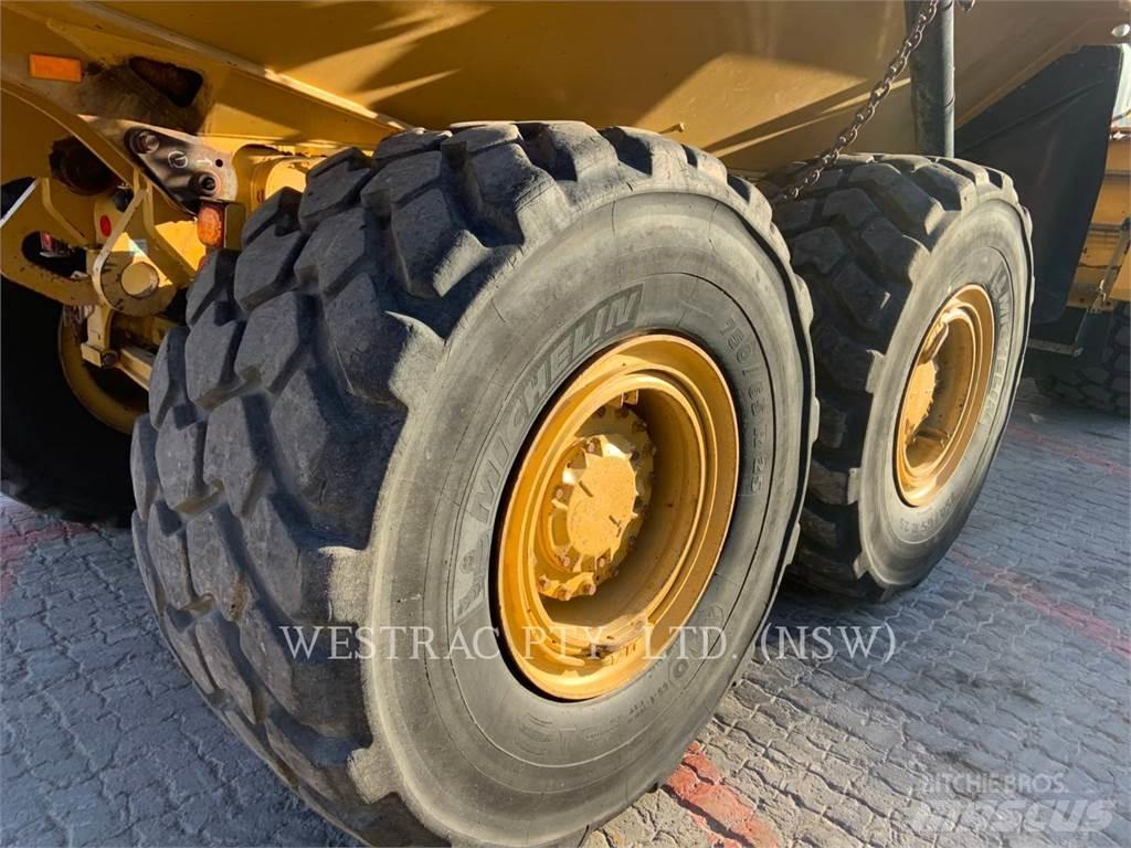 CAT 730C2 鉸接式起吊車