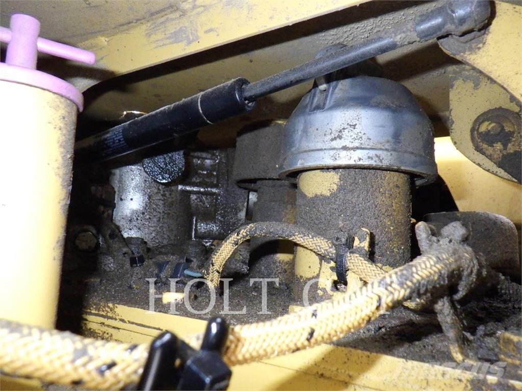 CAT 735 鉸接式起吊車