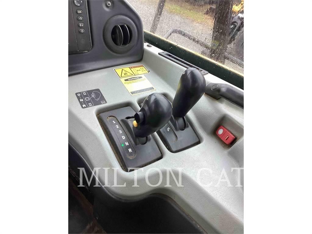 CAT 735C 鉸接式起吊車