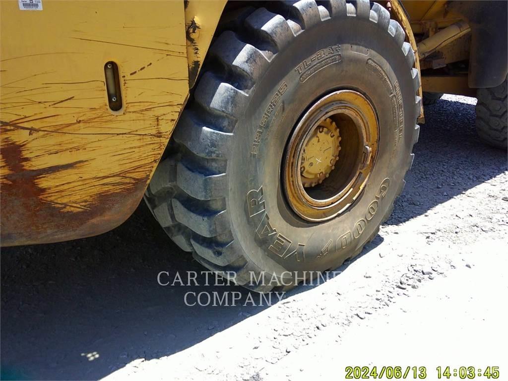 CAT 740 鉸接式起吊車