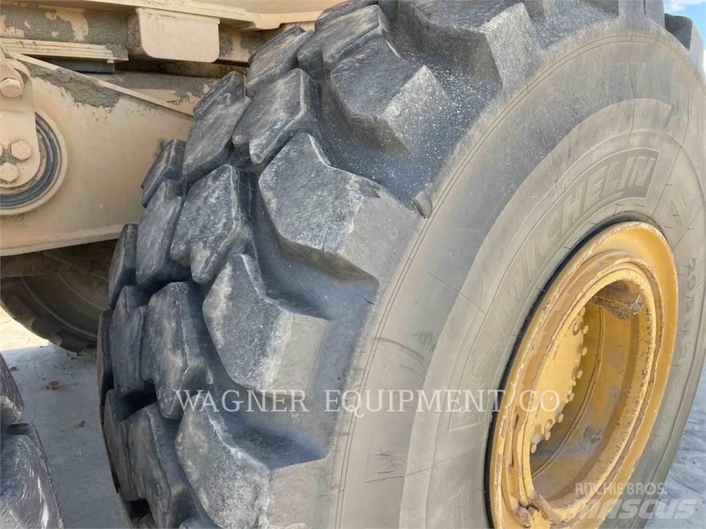 CAT 740 鉸接式起吊車