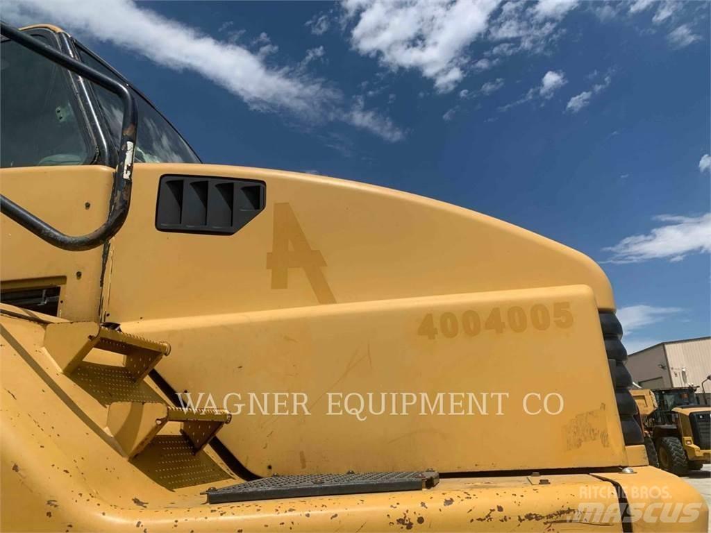 CAT 740 鉸接式起吊車