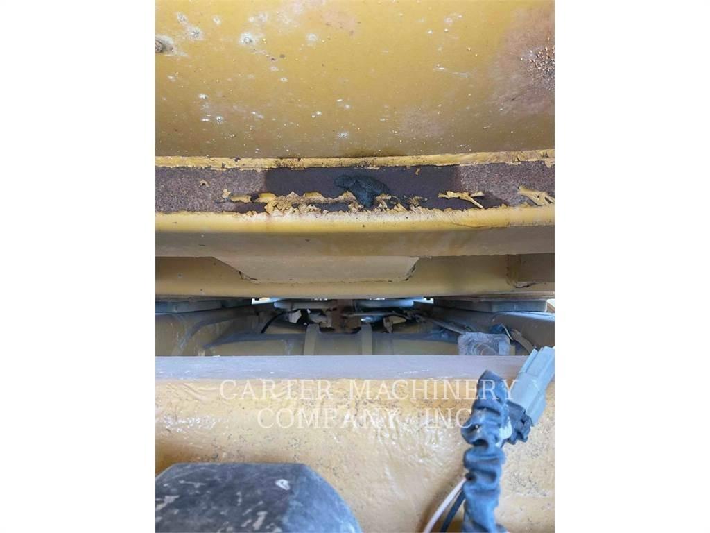 CAT 740 鉸接式起吊車