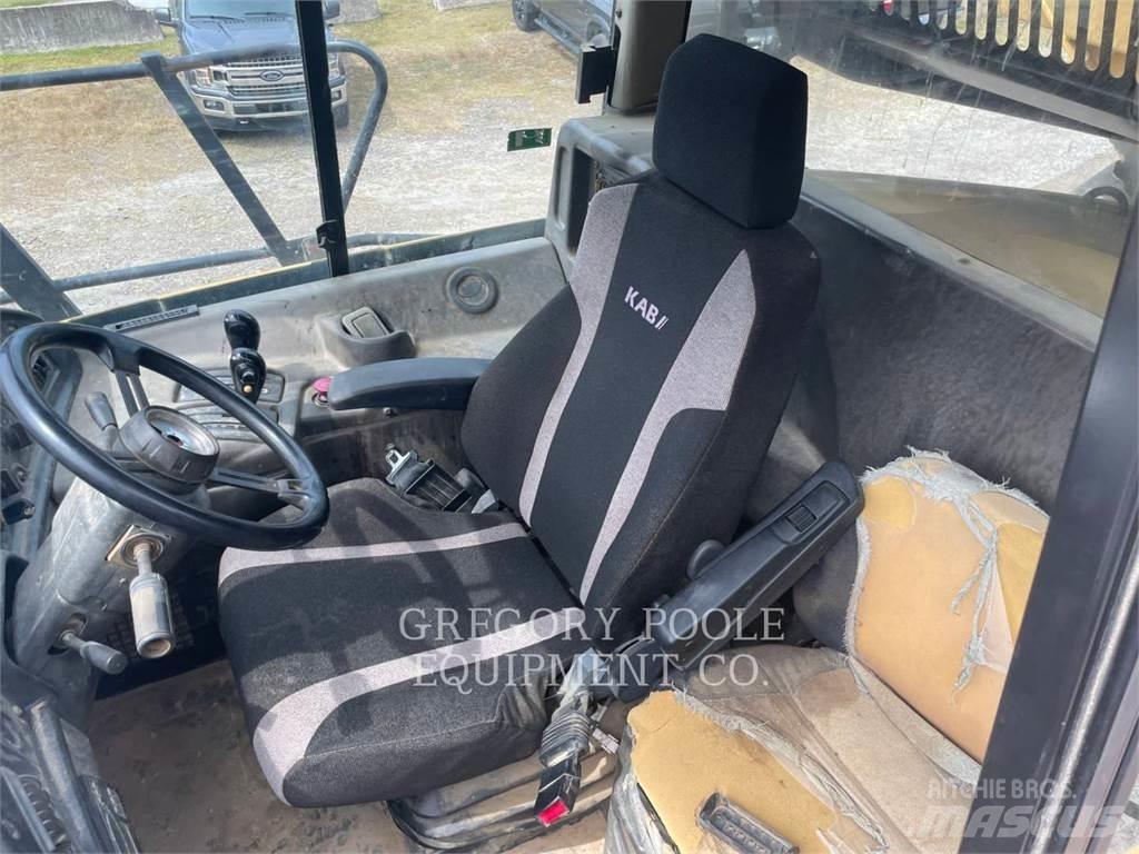 CAT 740 鉸接式起吊車