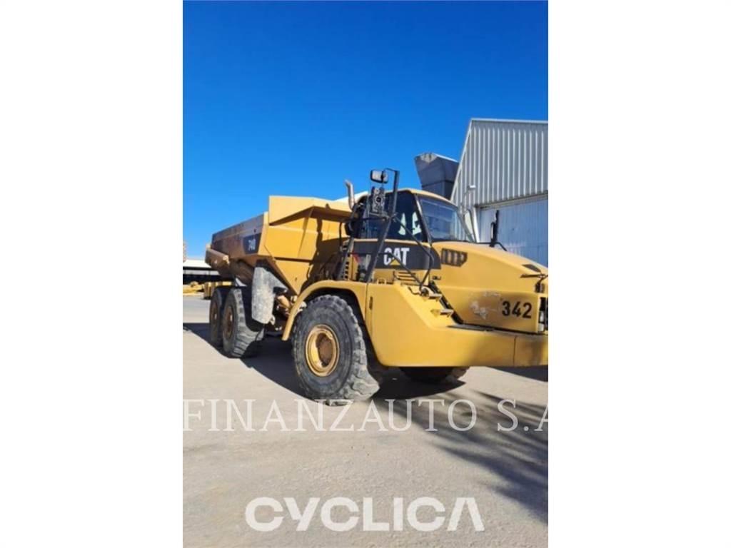 CAT 740 鉸接式起吊車
