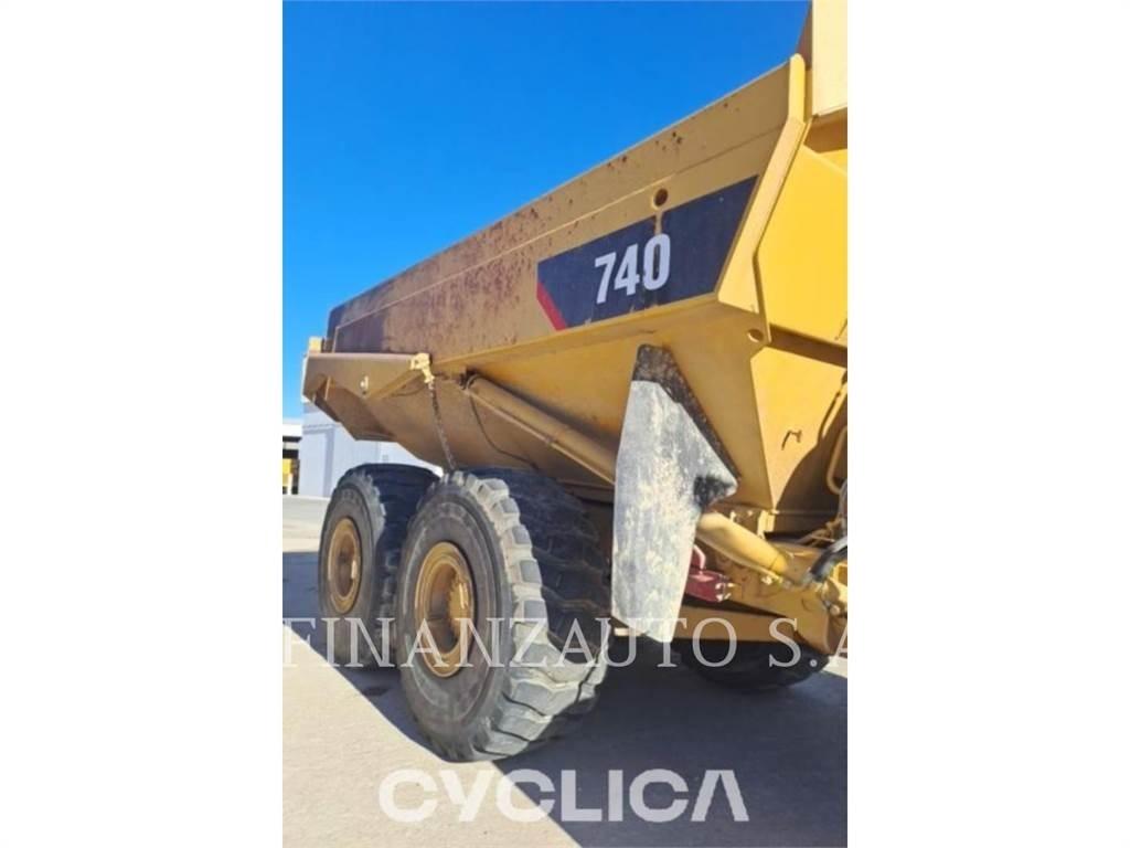 CAT 740 鉸接式起吊車