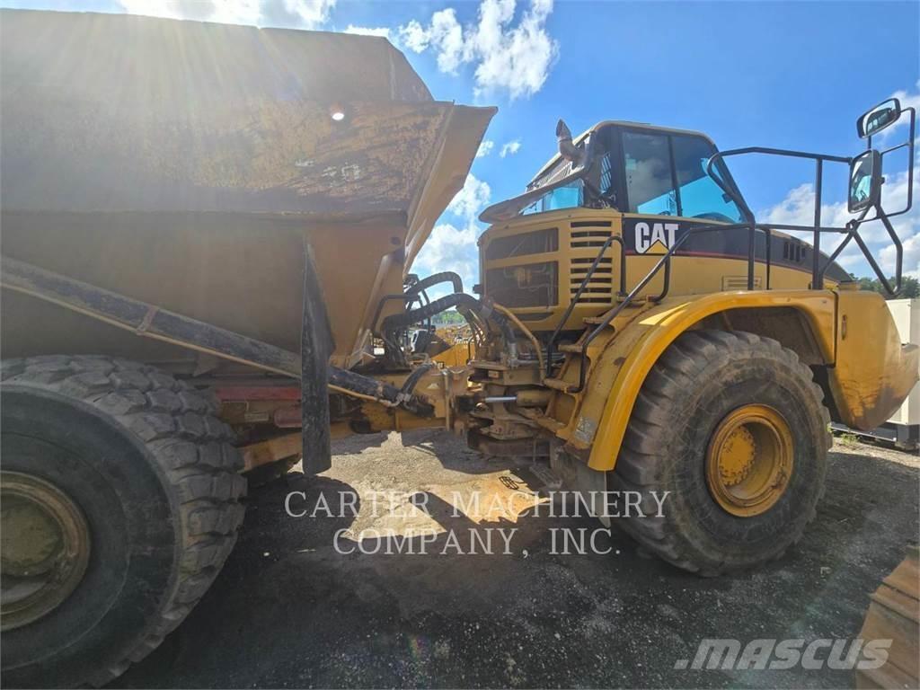 CAT 740 鉸接式起吊車