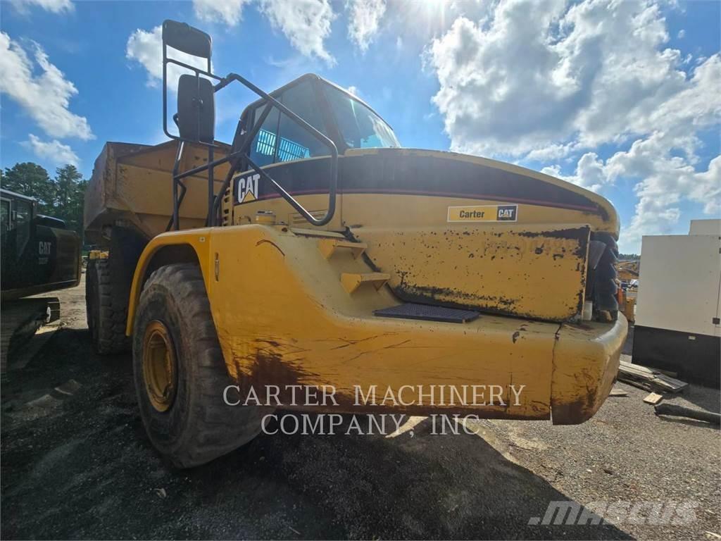CAT 740 鉸接式起吊車