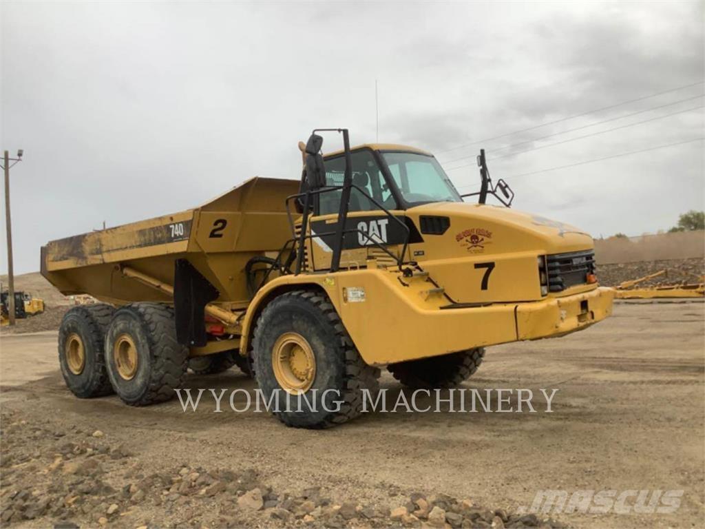 CAT 740 鉸接式起吊車