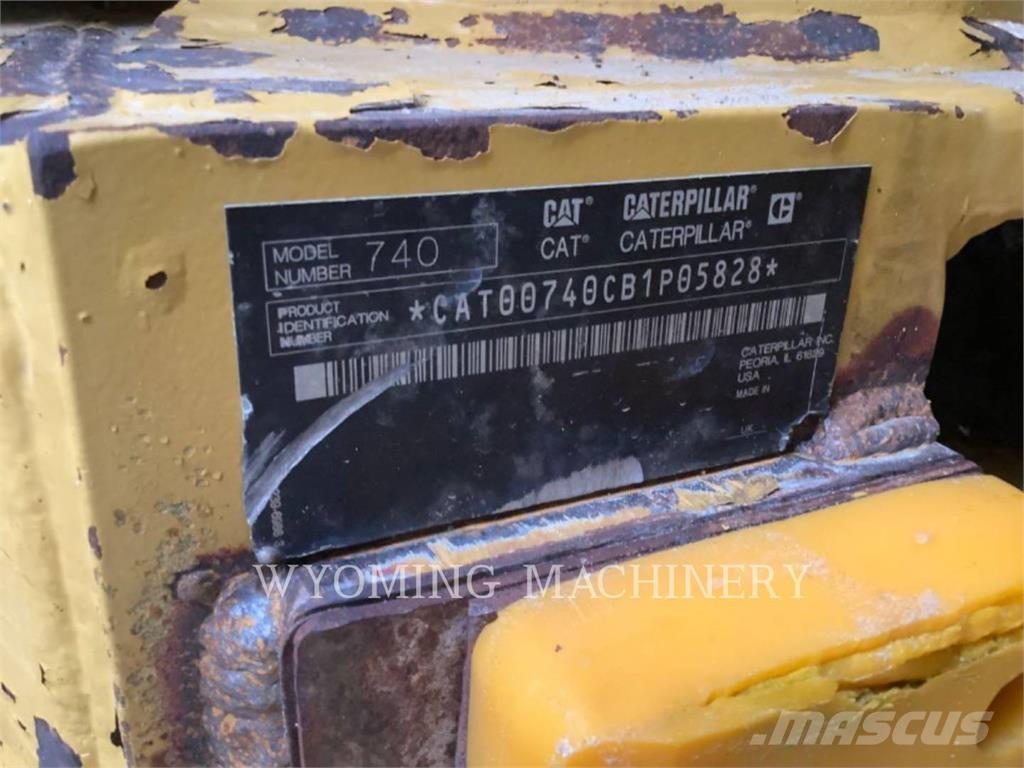 CAT 740 鉸接式起吊車