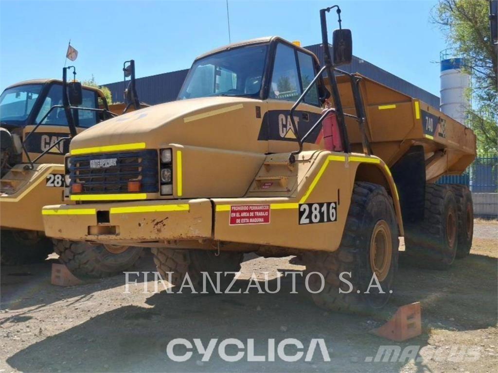 CAT 740 鉸接式起吊車