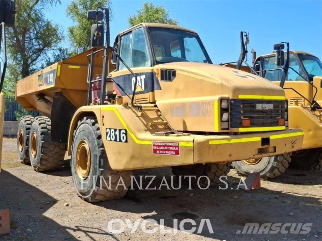 CAT 740 鉸接式起吊車