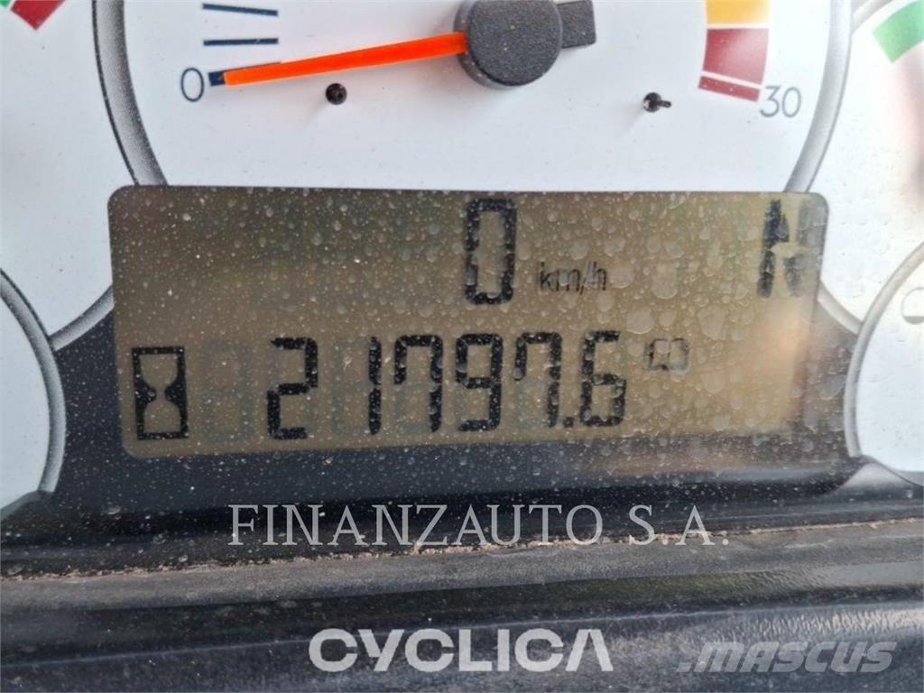 CAT 740 鉸接式起吊車