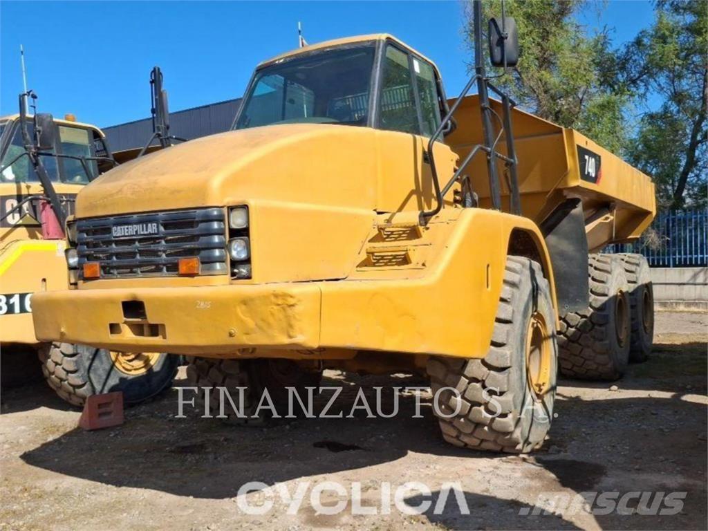 CAT 740 鉸接式起吊車