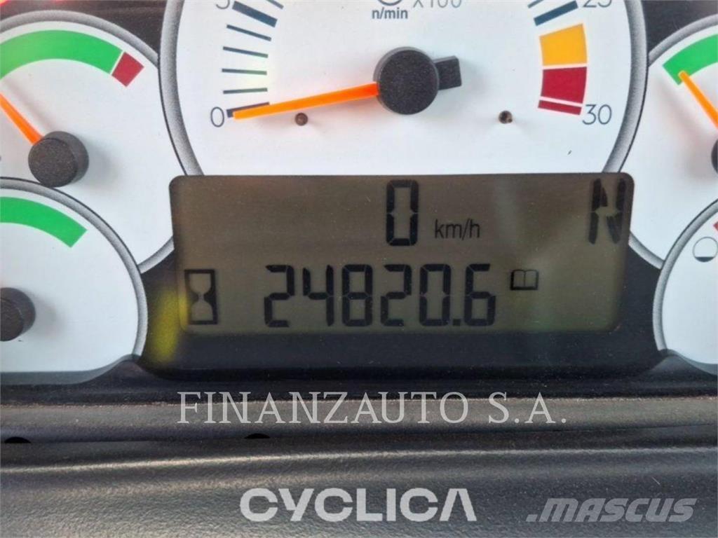 CAT 740 鉸接式起吊車