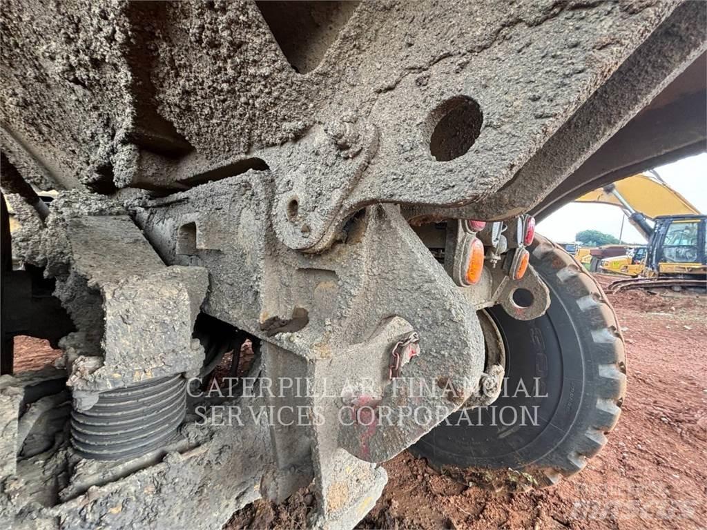 CAT 740-04GC 鉸接式起吊車