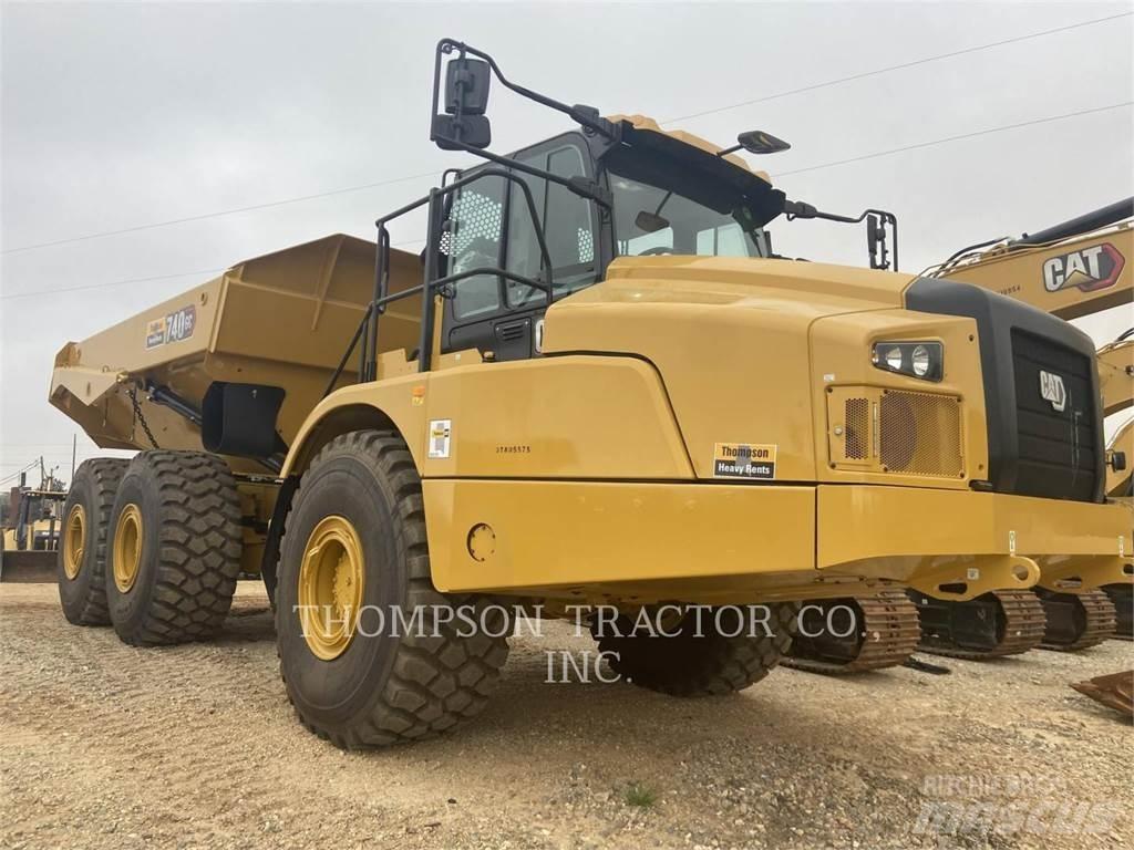 CAT 740 GC 鉸接式起吊車