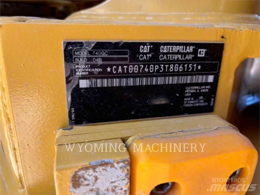 CAT 740 GC 鉸接式起吊車