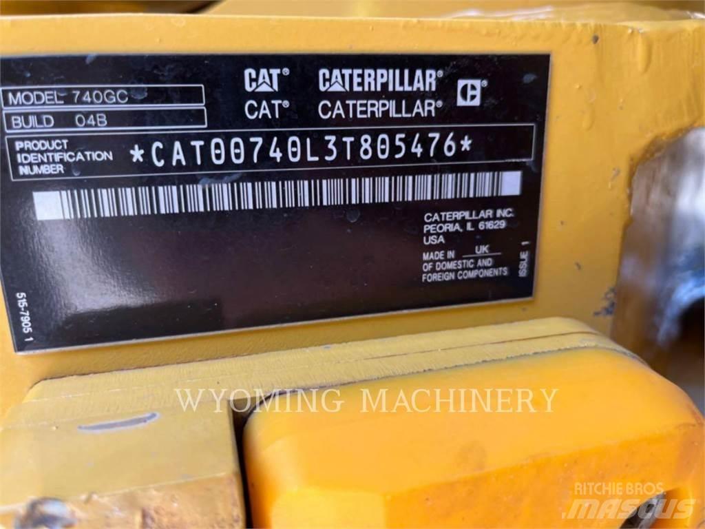 CAT 740 GC 鉸接式起吊車