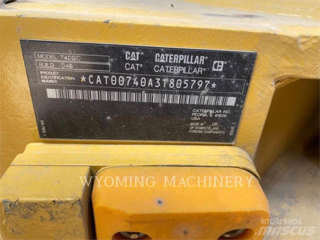 CAT 740 GC 鉸接式起吊車