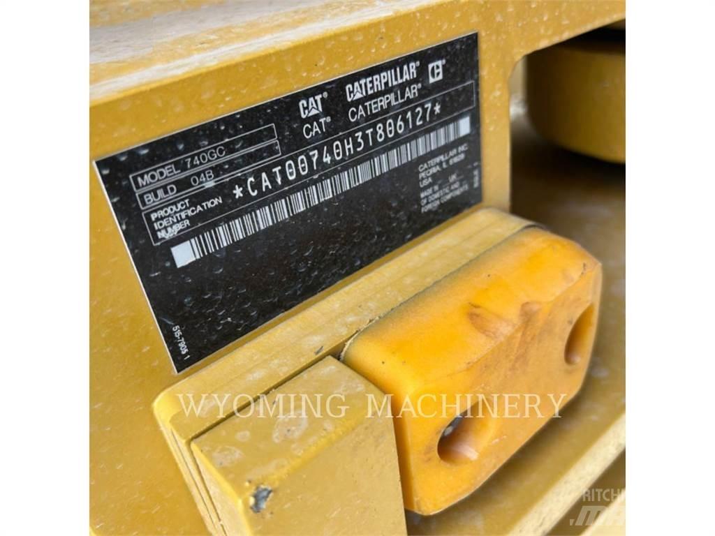 CAT 740 GC 鉸接式起吊車