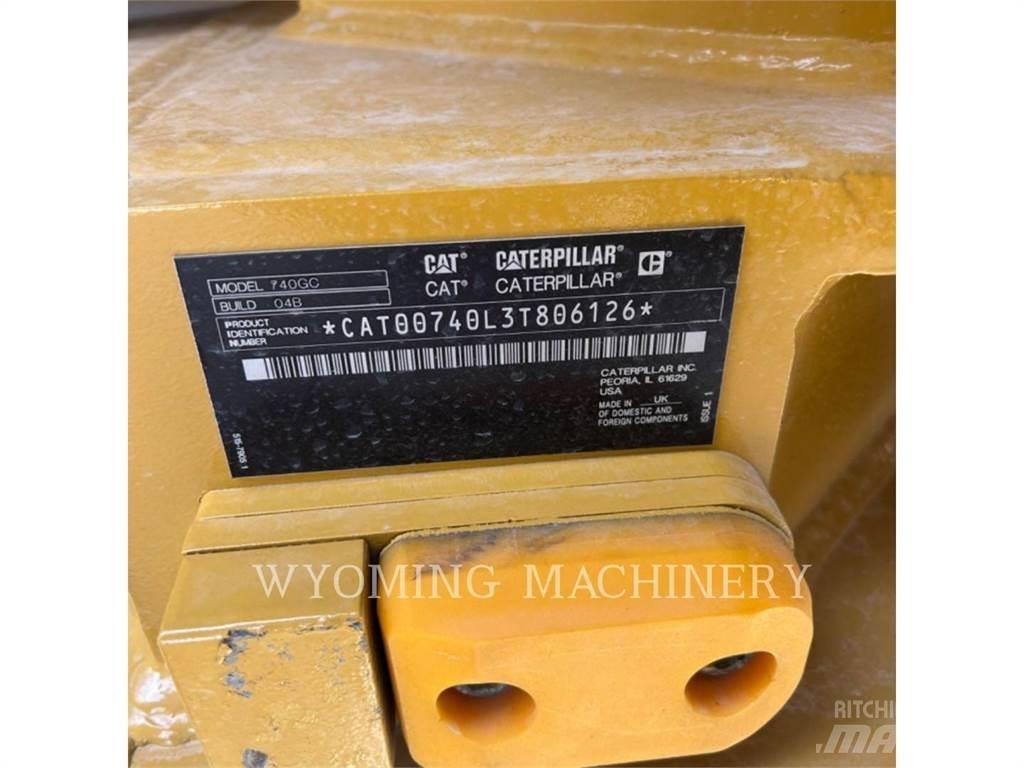CAT 740 GC 鉸接式起吊車