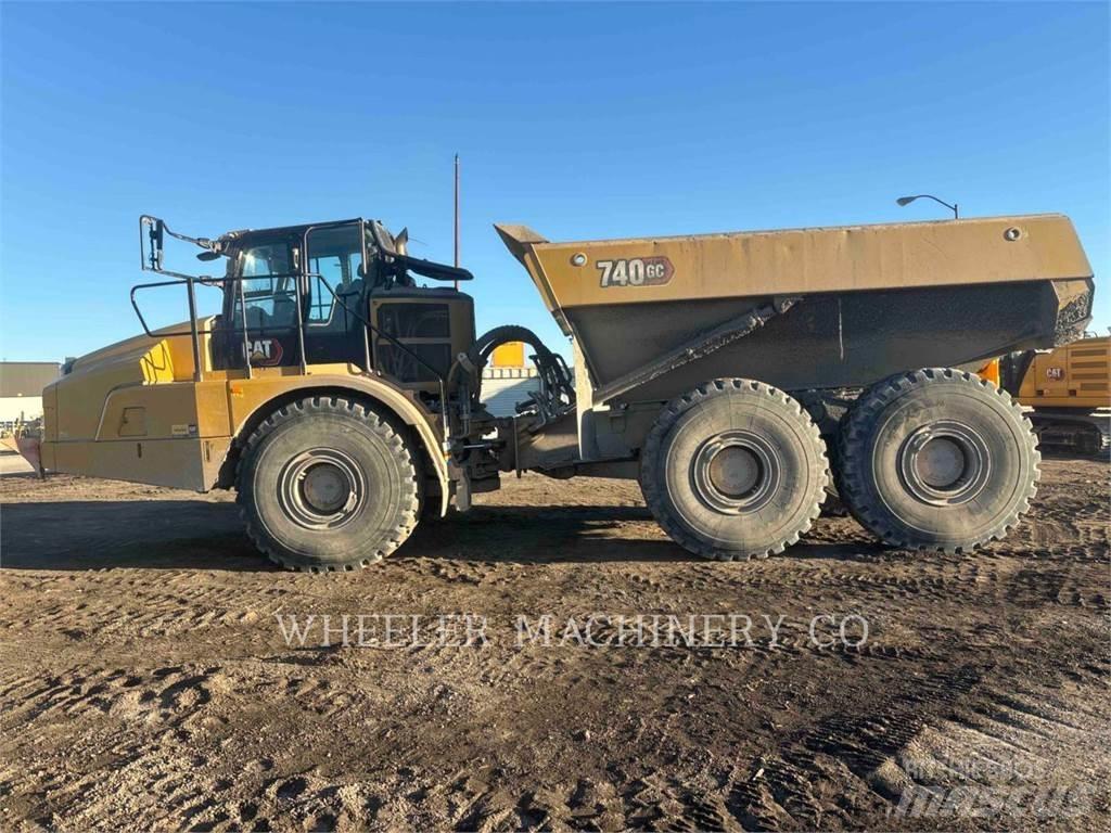 CAT 740 GC 鉸接式起吊車