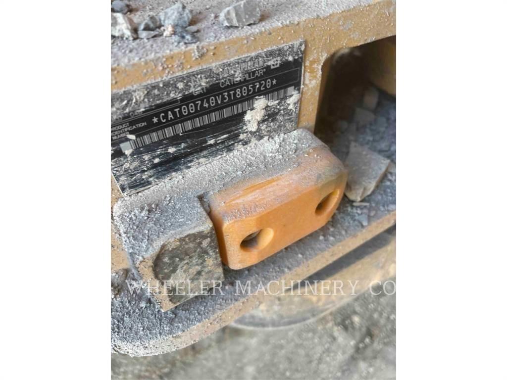 CAT 740 GC 鉸接式起吊車