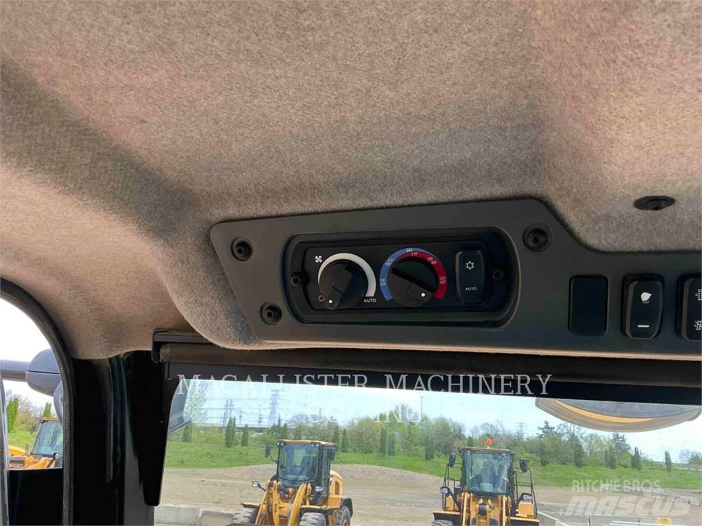 CAT 740 GC 鉸接式起吊車