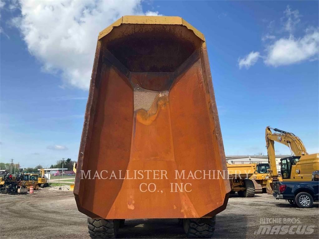 CAT 740 GC 鉸接式起吊車