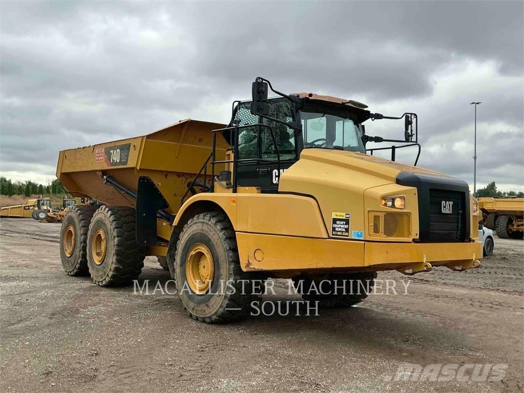 CAT 740 GC 鉸接式起吊車