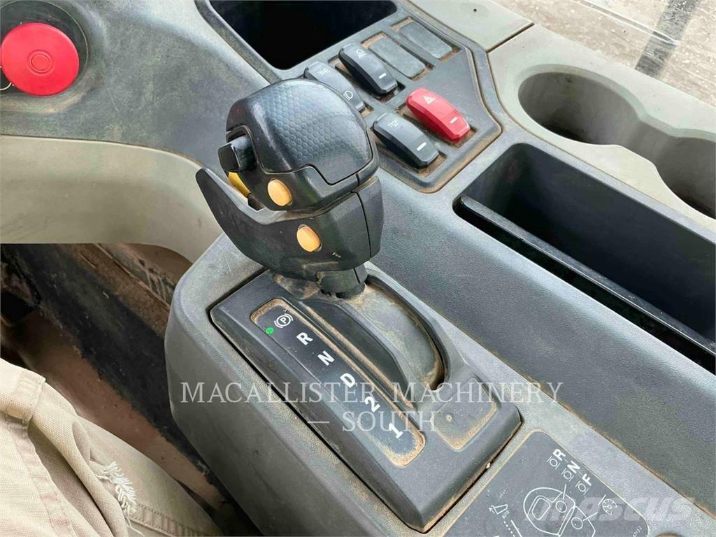 CAT 740 GC 鉸接式起吊車