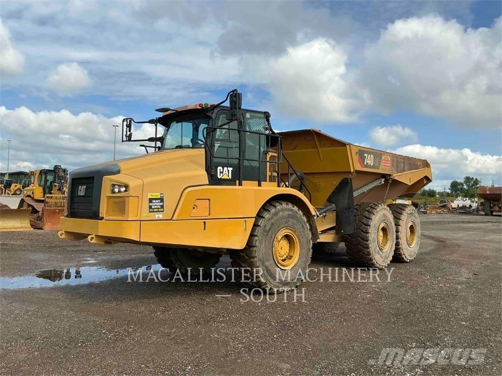 CAT 740 GC 鉸接式起吊車