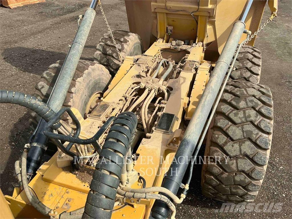 CAT 740 GC 鉸接式起吊車