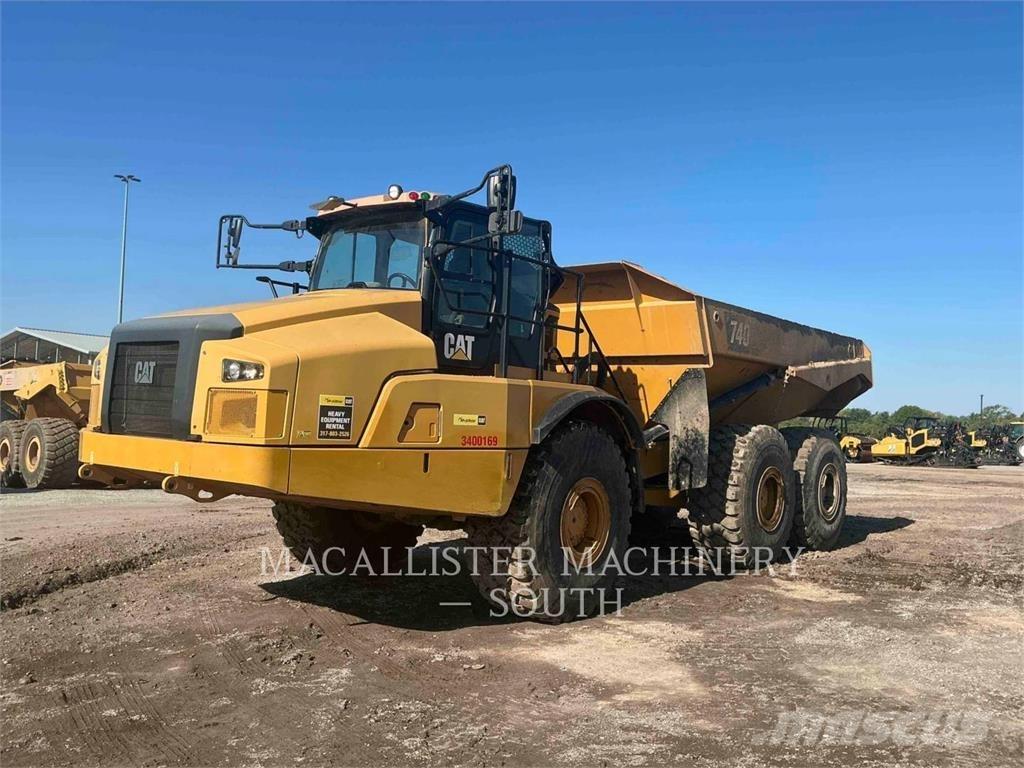 CAT 740 GC 鉸接式起吊車