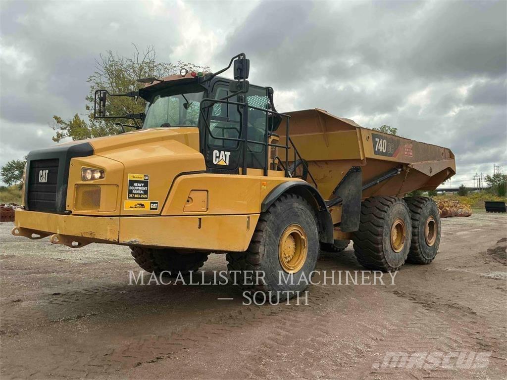 CAT 740 GC 鉸接式起吊車