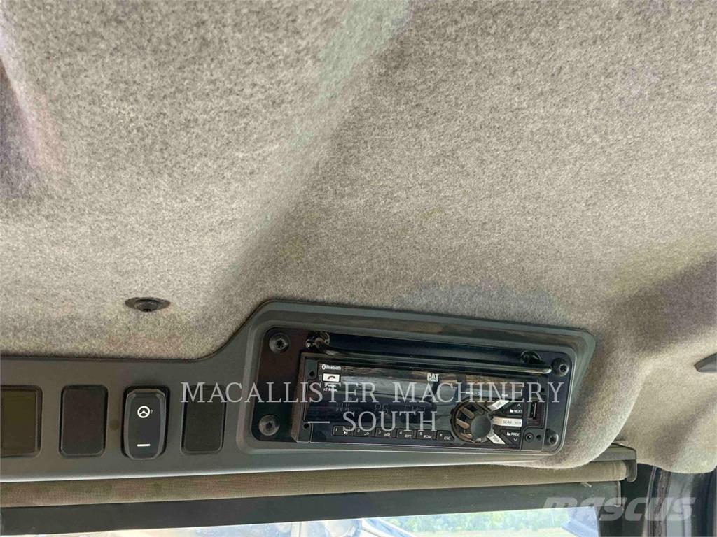 CAT 740 GC 鉸接式起吊車