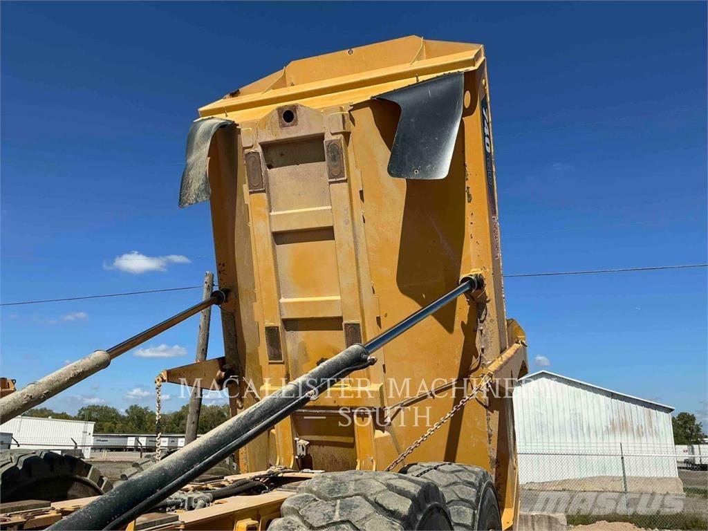 CAT 740 GC 鉸接式起吊車