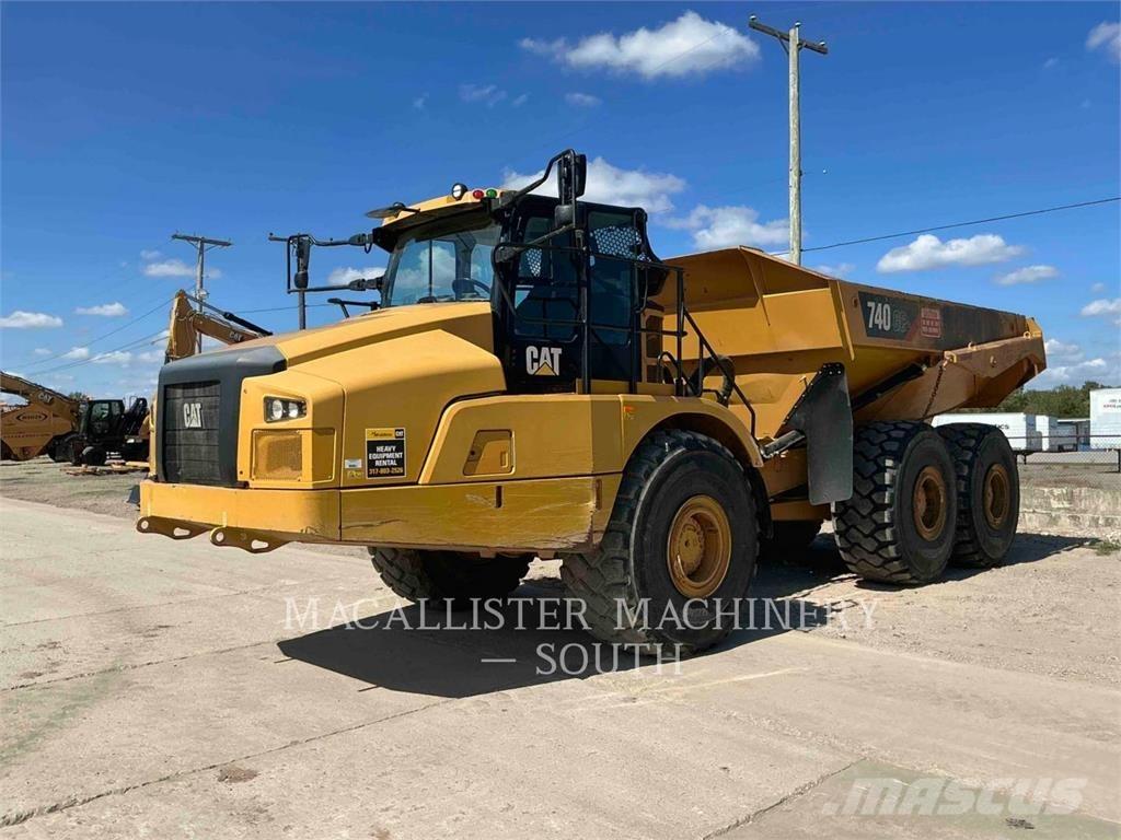 CAT 740 GC 鉸接式起吊車