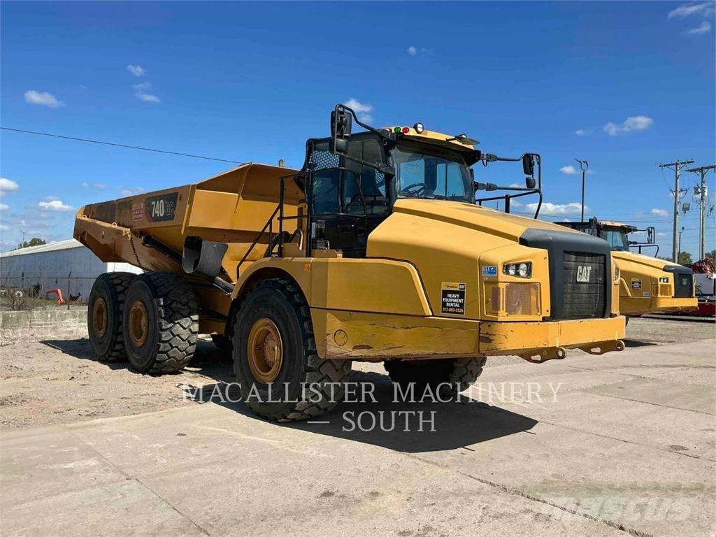 CAT 740 GC 鉸接式起吊車