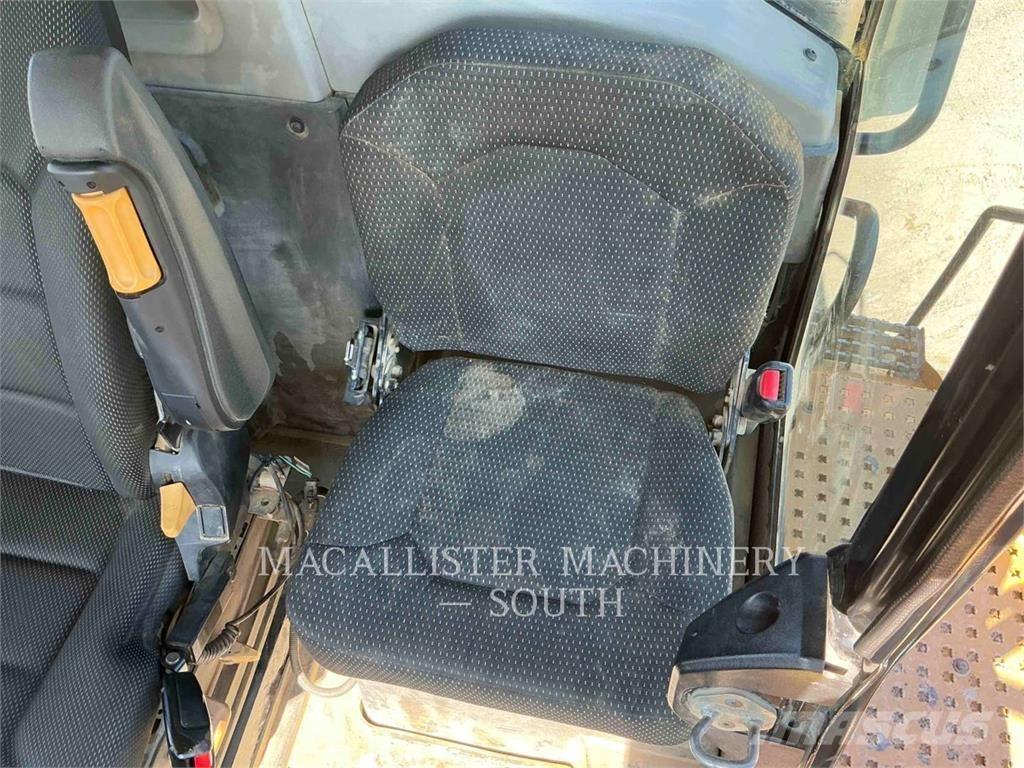 CAT 740 GC 鉸接式起吊車