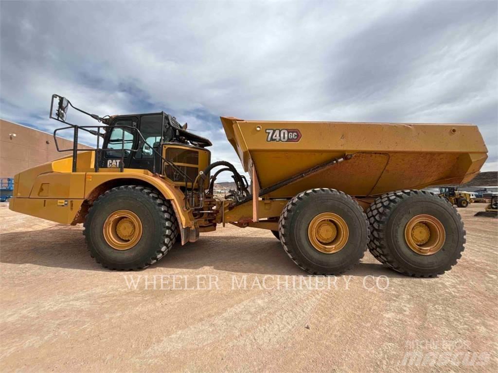 CAT 740 GC TG 鉸接式起吊車
