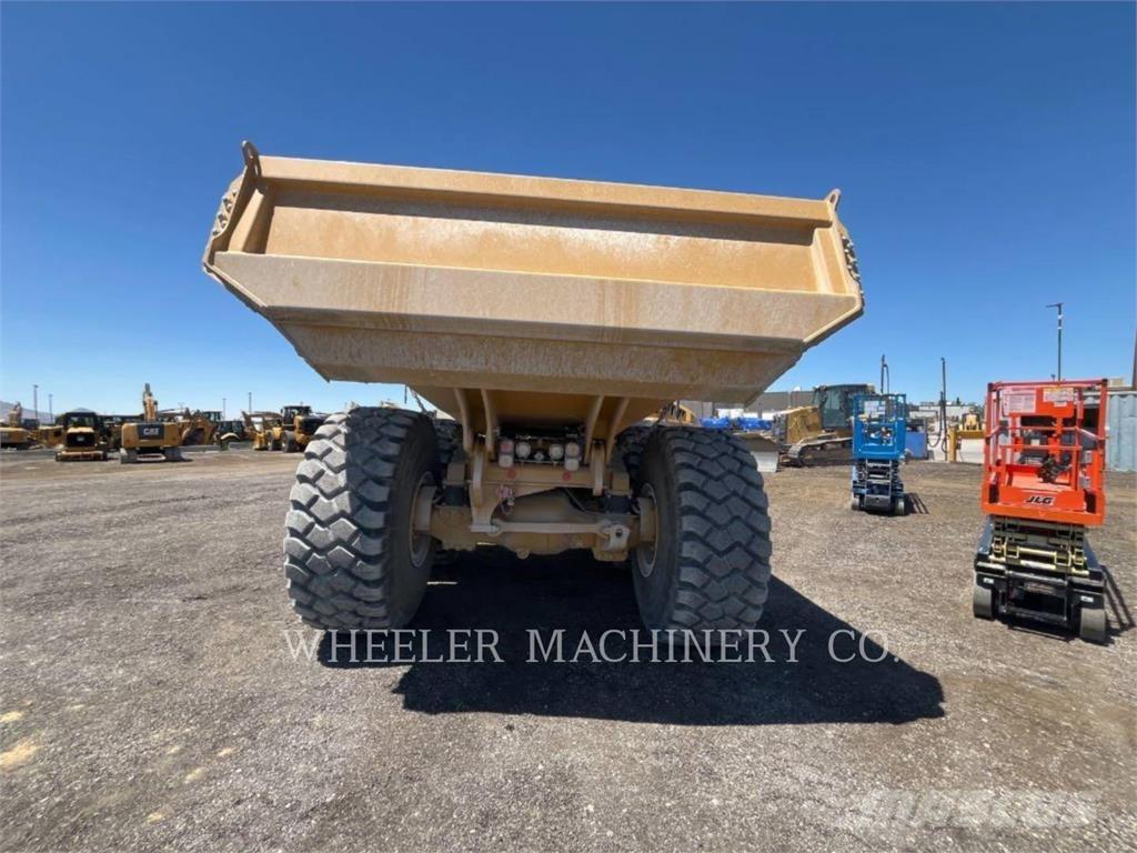 CAT 740 GC TG 鉸接式起吊車