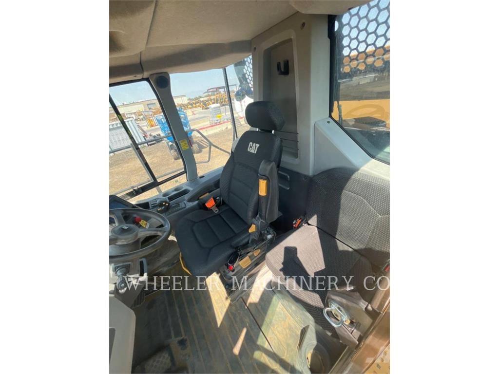CAT 740 GC TG 鉸接式起吊車