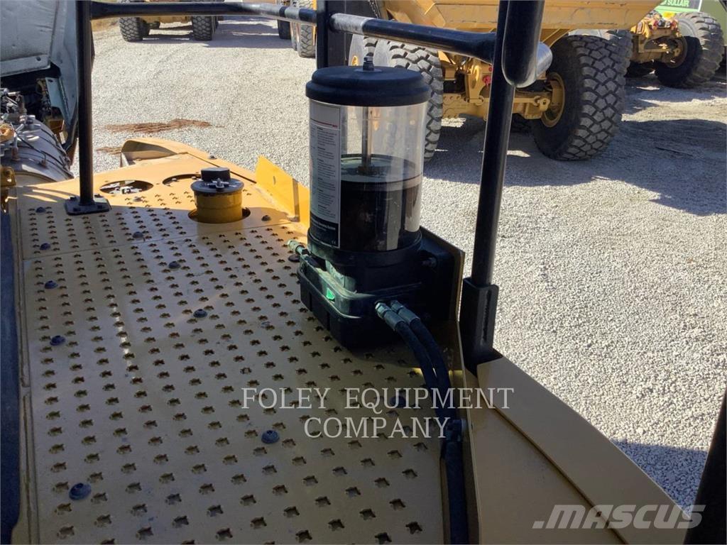 CAT 74004GC 鉸接式起吊車