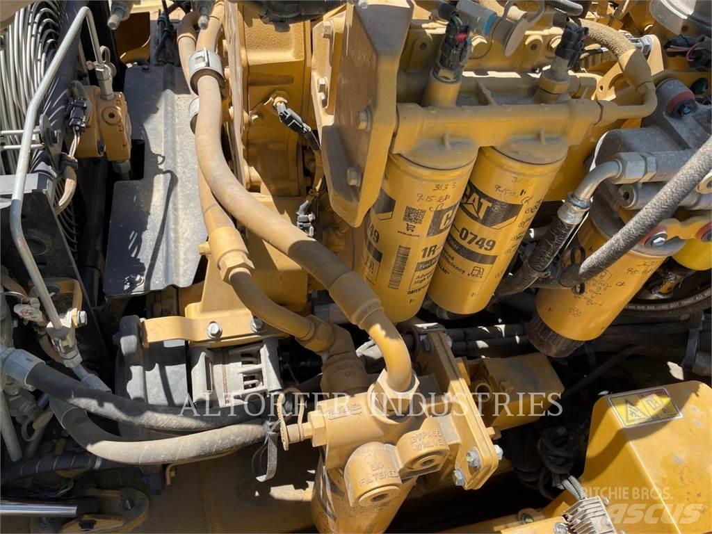 CAT 740B 鉸接式起吊車