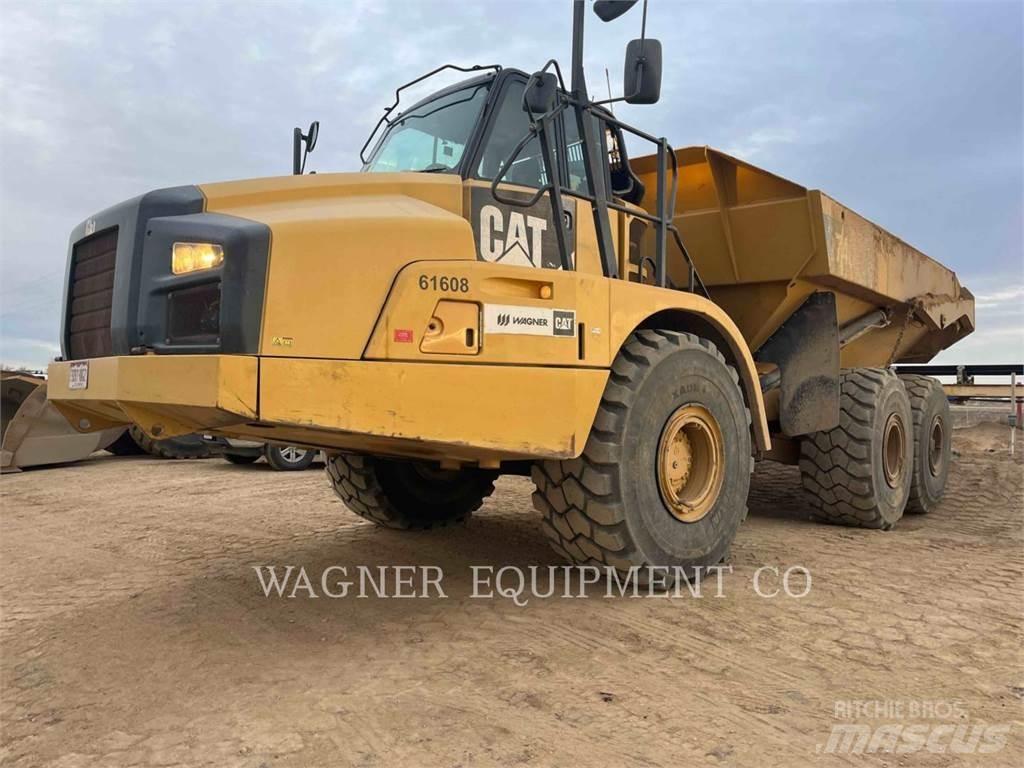 CAT 740B 鉸接式起吊車