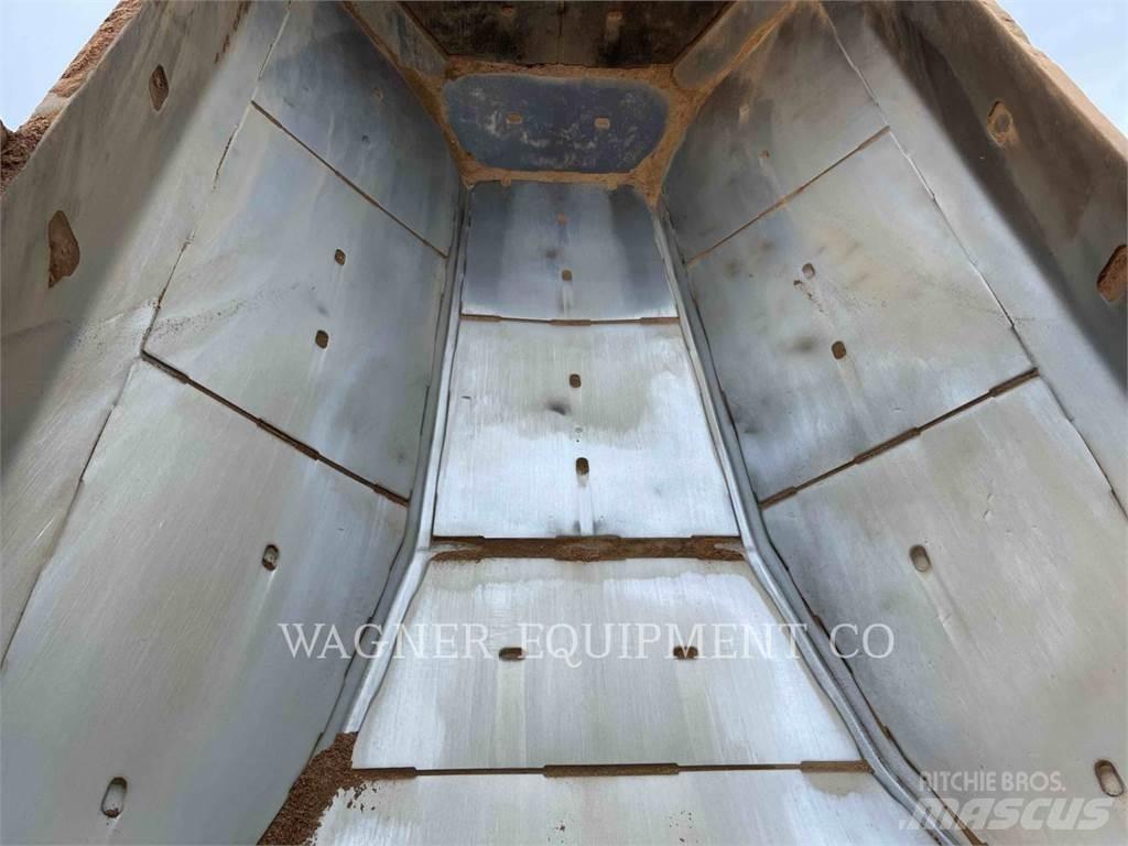 CAT 740B 鉸接式起吊車