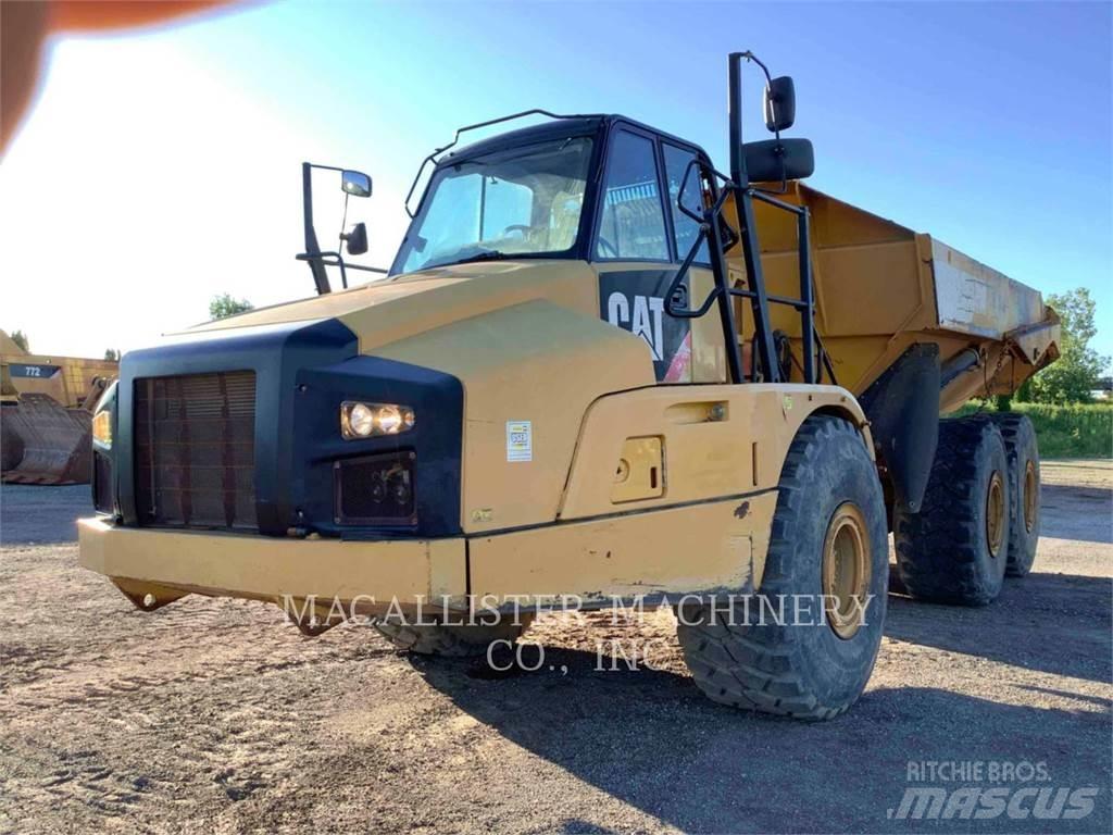 CAT 740B 鉸接式起吊車