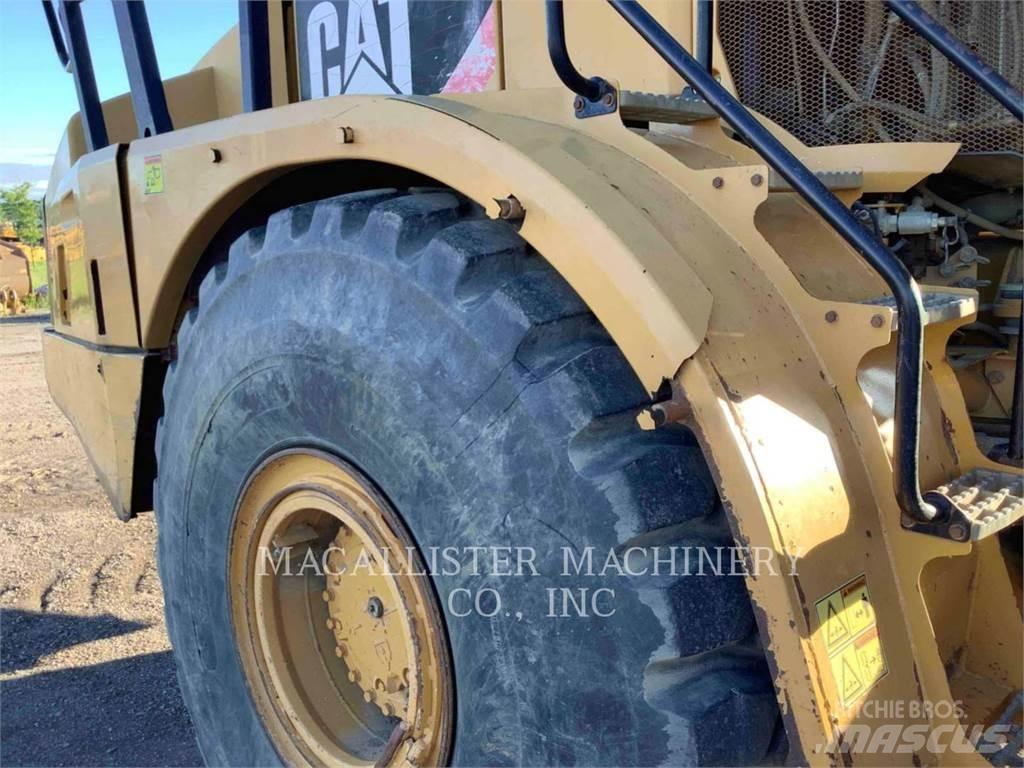 CAT 740B 鉸接式起吊車